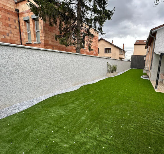 pose de gazon synthétique