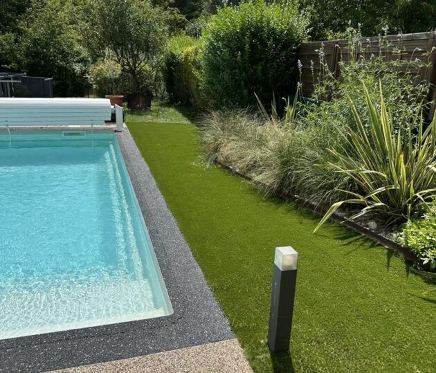 Piscine avec jardin